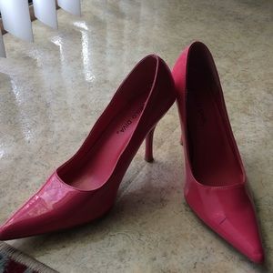 ♻️♻️DONATED ♻️♻️Pointy heels